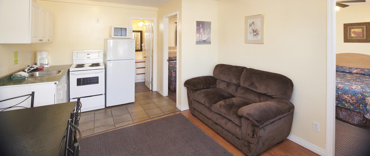 Black Sea Motel Penticton Ngoại thất bức ảnh