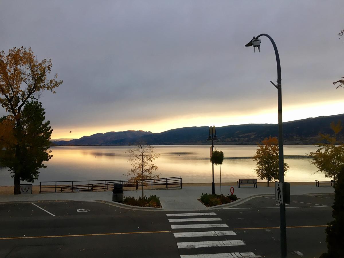 Black Sea Motel Penticton Ngoại thất bức ảnh