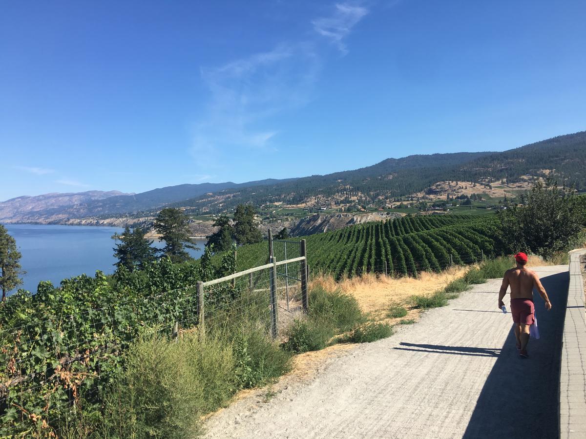 Black Sea Motel Penticton Ngoại thất bức ảnh
