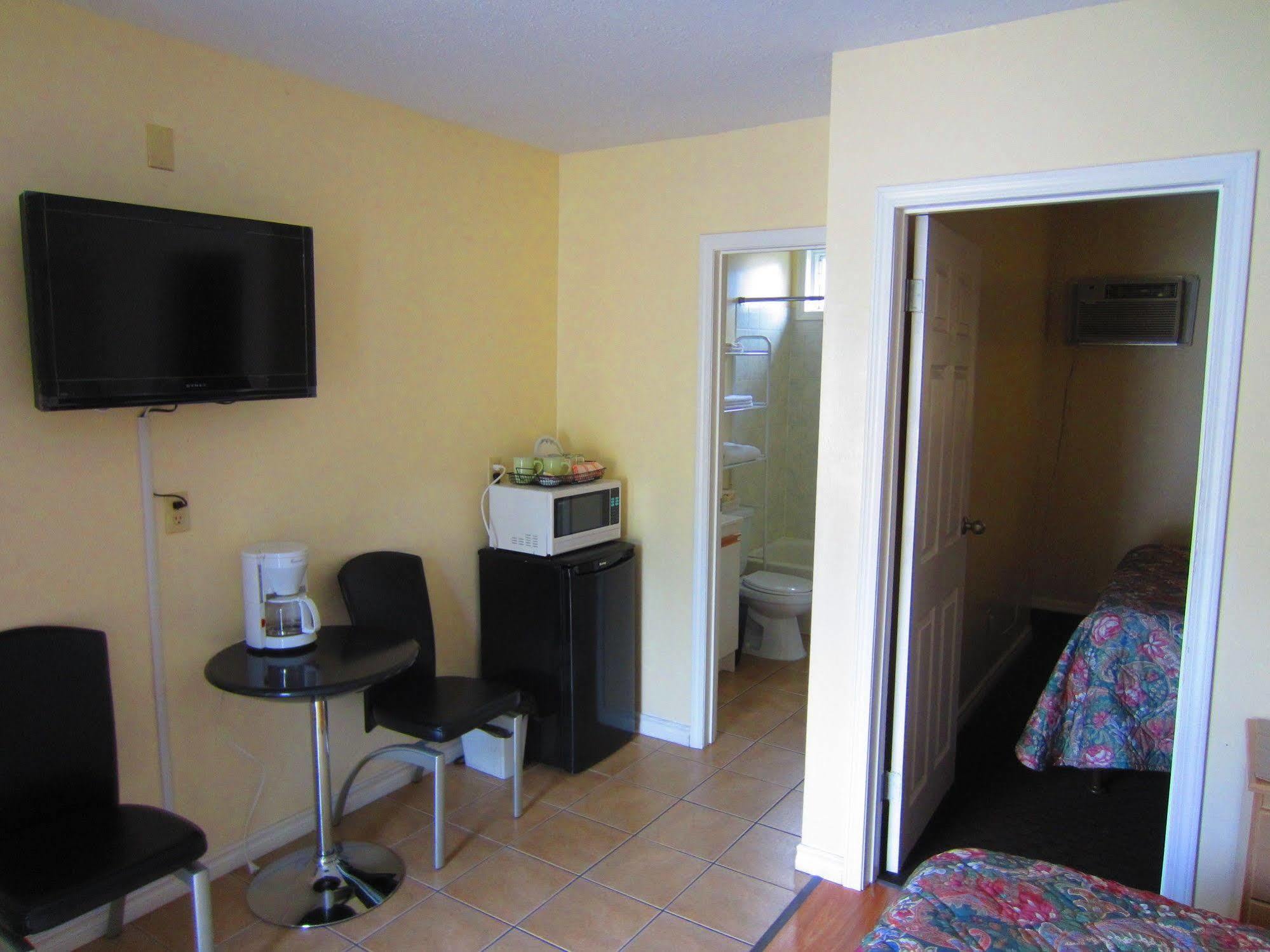 Black Sea Motel Penticton Ngoại thất bức ảnh