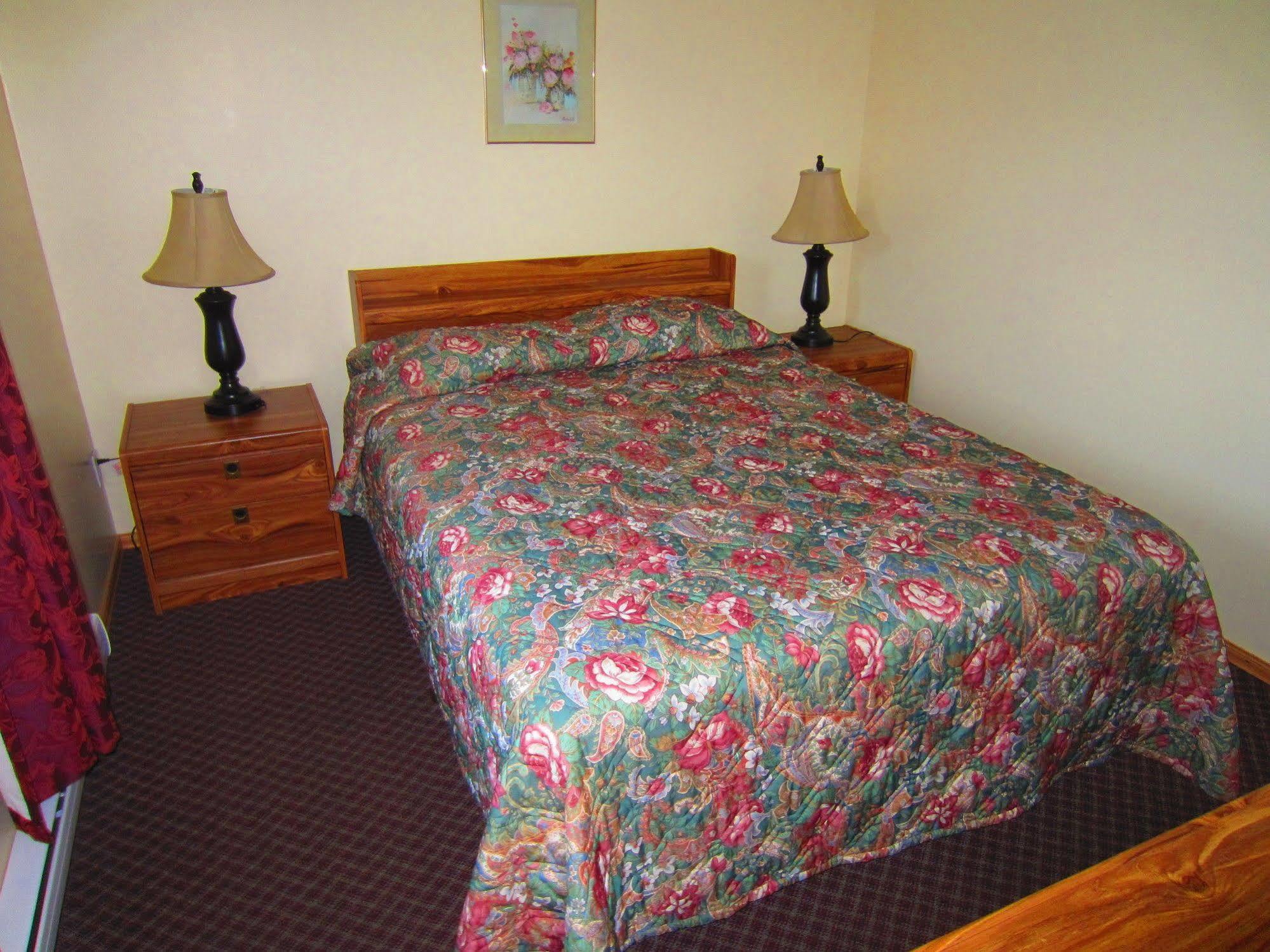 Black Sea Motel Penticton Ngoại thất bức ảnh