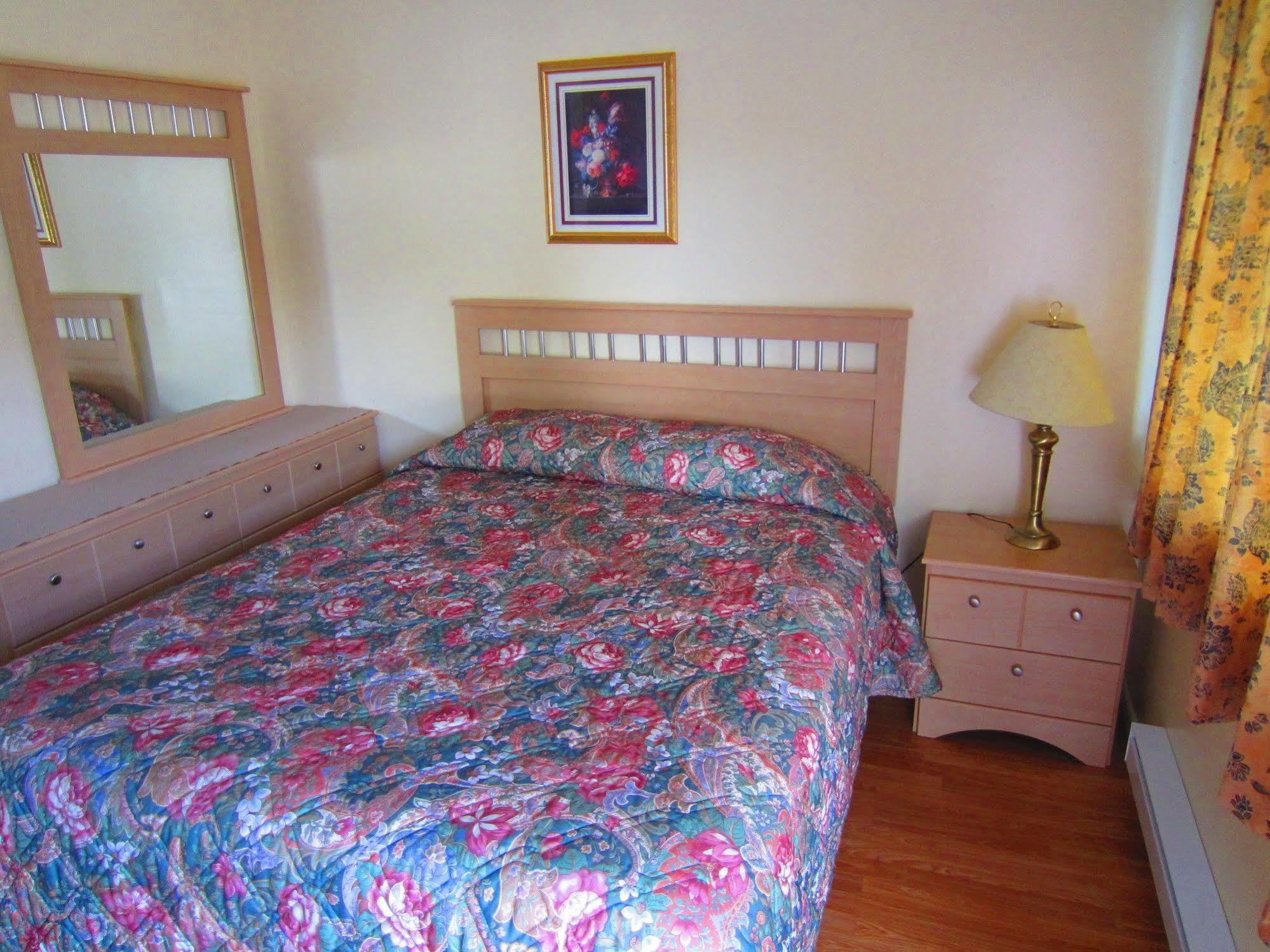Black Sea Motel Penticton Ngoại thất bức ảnh