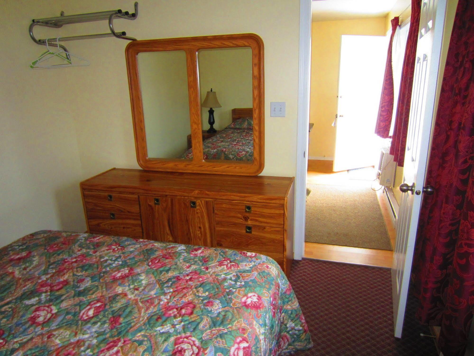 Black Sea Motel Penticton Ngoại thất bức ảnh