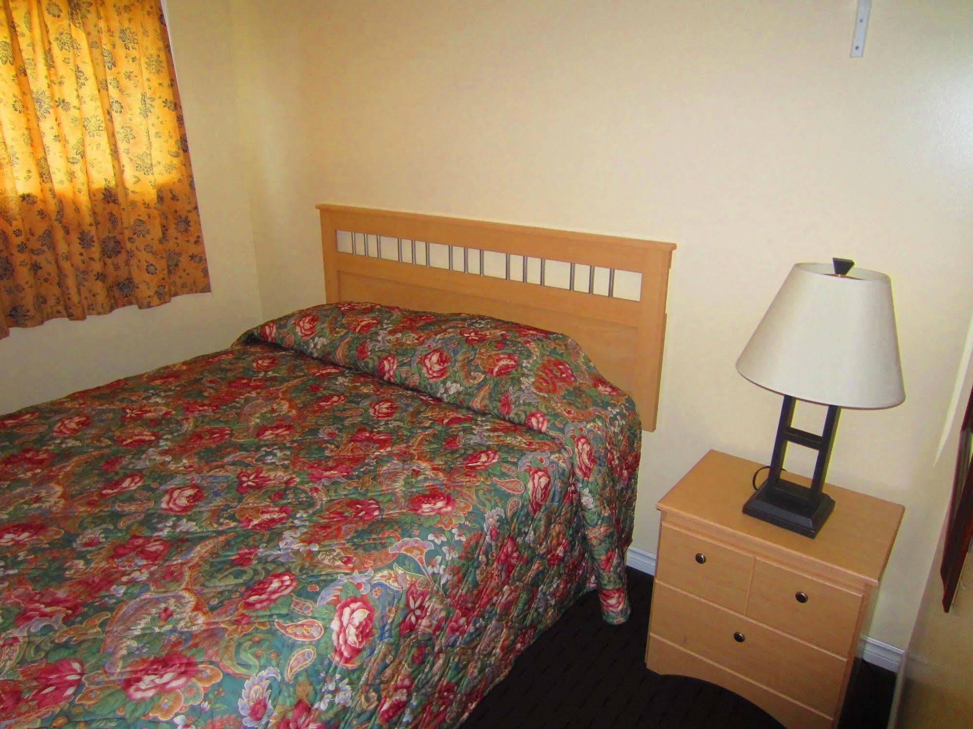 Black Sea Motel Penticton Ngoại thất bức ảnh