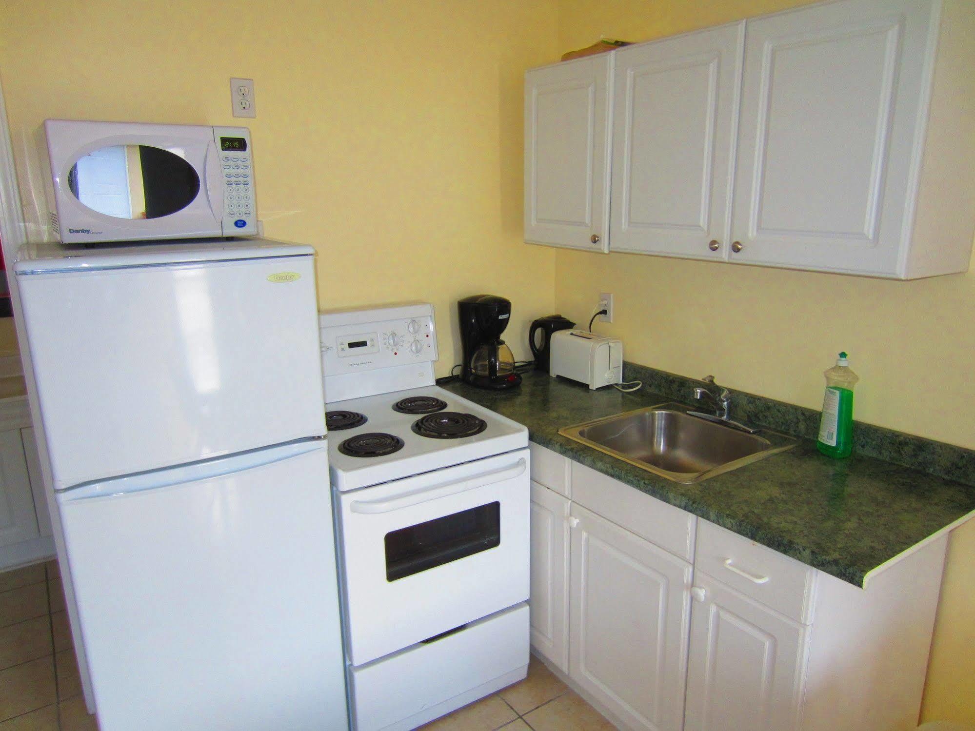 Black Sea Motel Penticton Ngoại thất bức ảnh